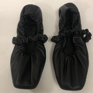 Ganni 39 (8-8.5) Black Leather Ballet Flats Scrunchie in Excellent Condition